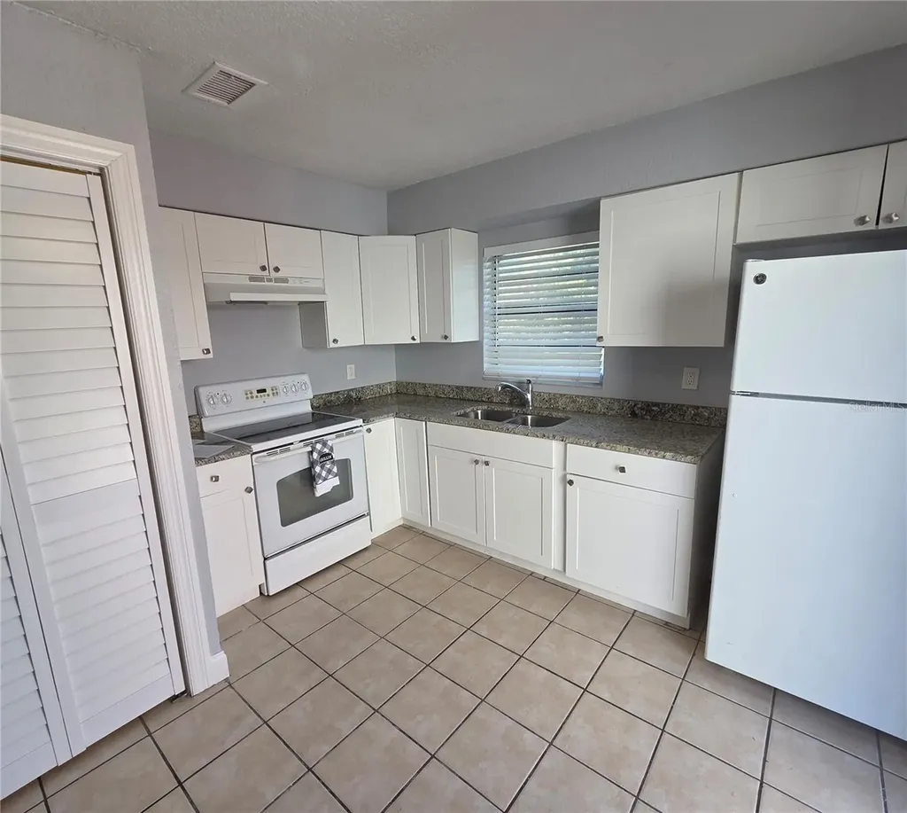 5720 N Lincoln Avenue Tampa FL 33614