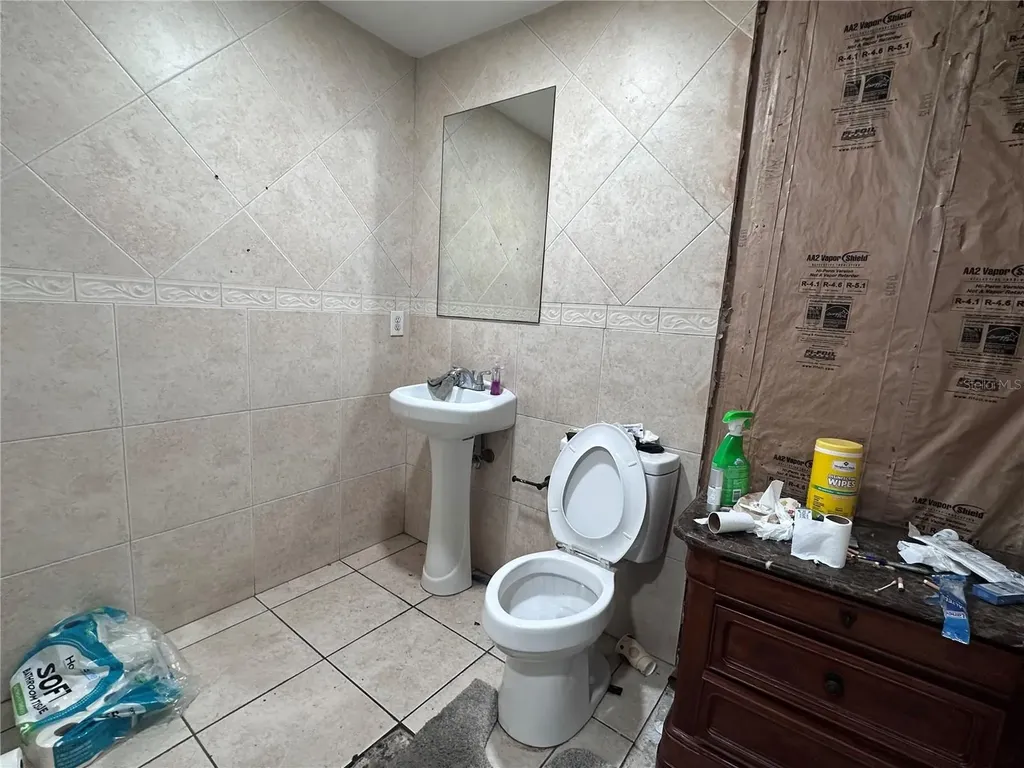 1412 E Lake Avenue Tampa FL 33605