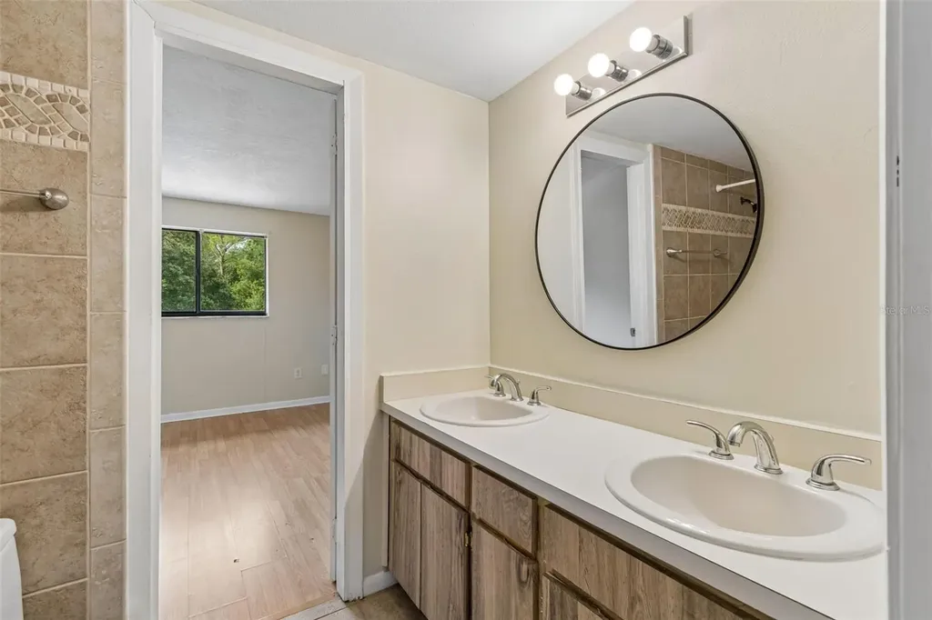 3911 Oak Limb Court Tampa FL 33614