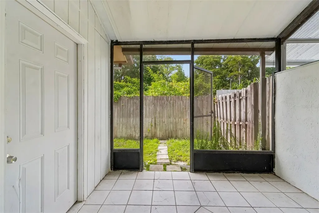 3911 Oak Limb Court Tampa FL 33614