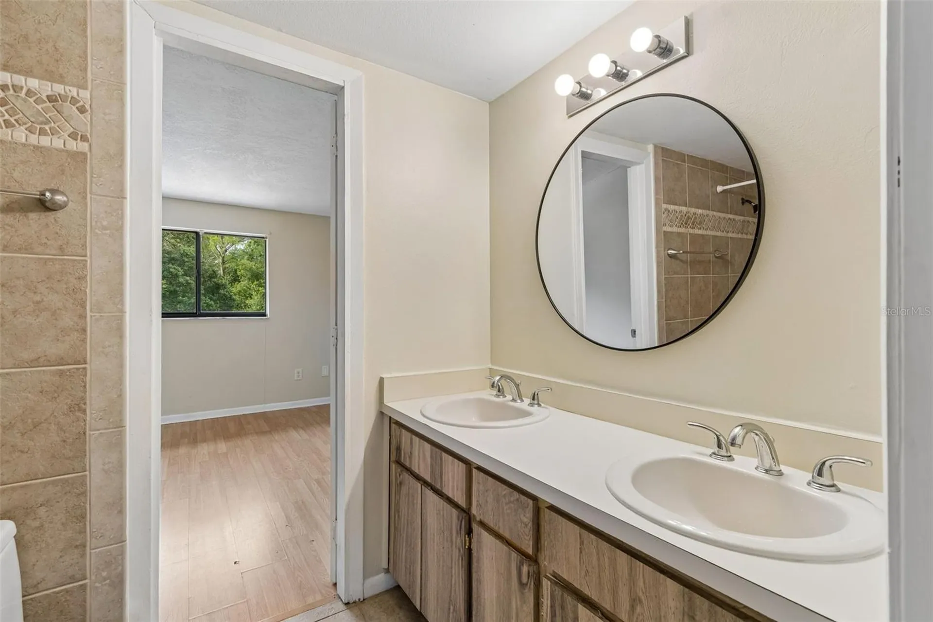 3911 Oak Limb Court Tampa FL 33614