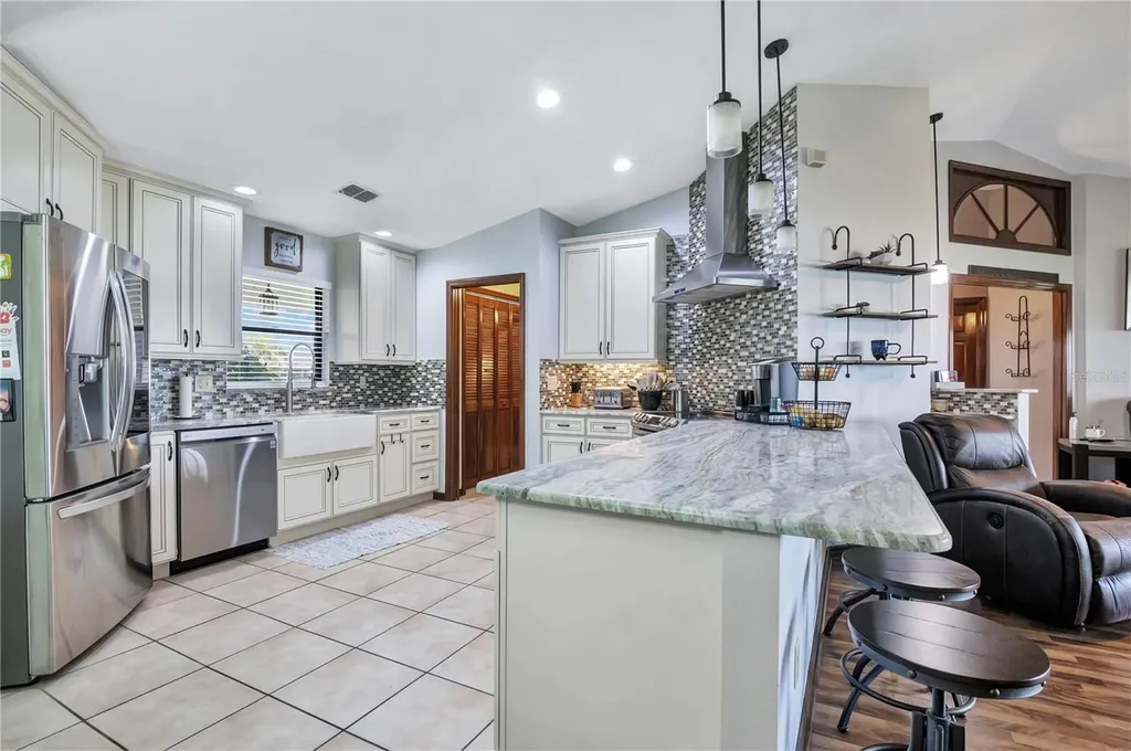884 W Lake Holden Point Orlando FL 32805