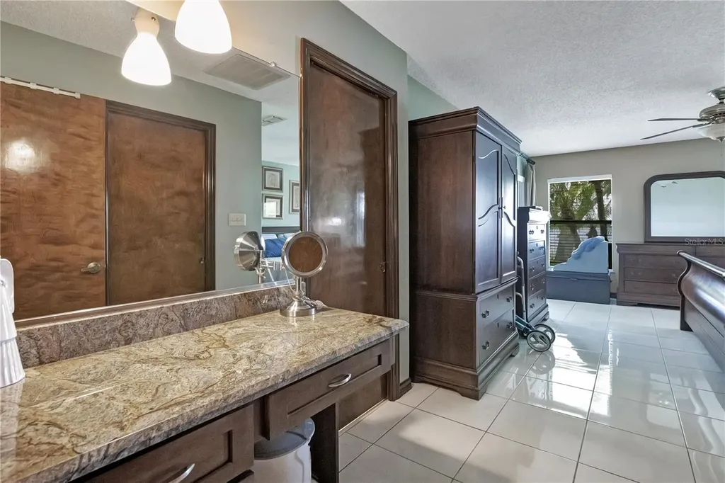 884 W Lake Holden Point Orlando FL 32805
