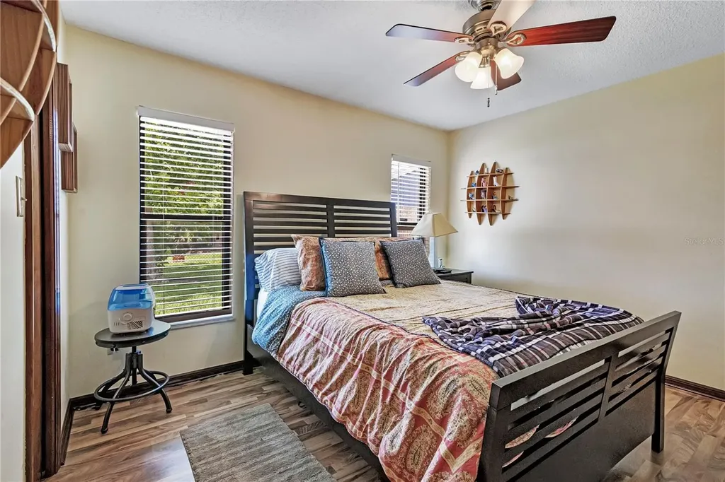 884 W Lake Holden Point Orlando FL 32805