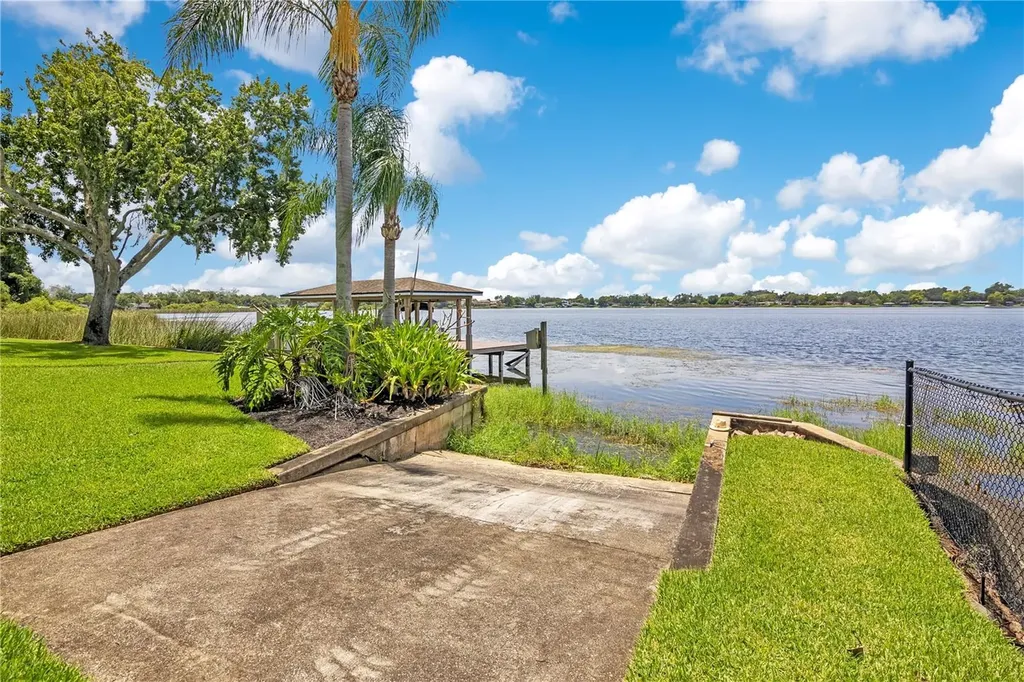 884 W Lake Holden Point Orlando FL 32805