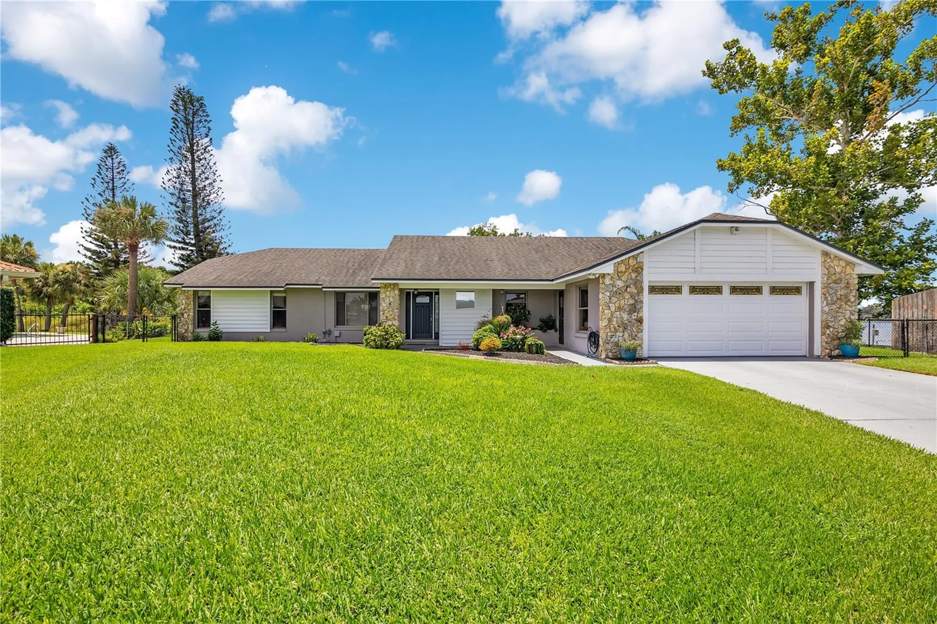 884 W Lake Holden Point Orlando FL 32805