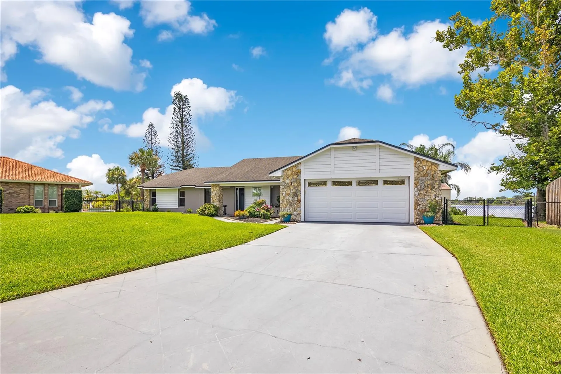 884 W Lake Holden Point Orlando FL 32805