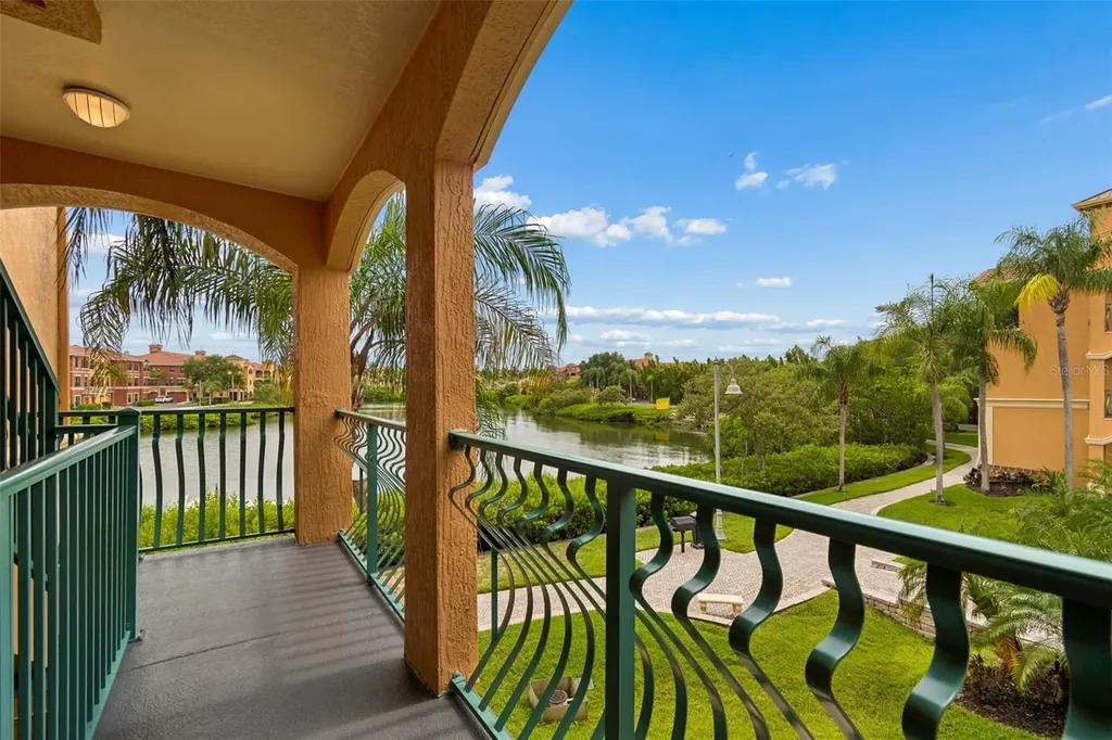 2717 Via Cipriani Clearwater FL 33764