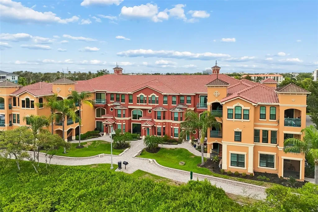2717 Via Cipriani Clearwater FL 33764