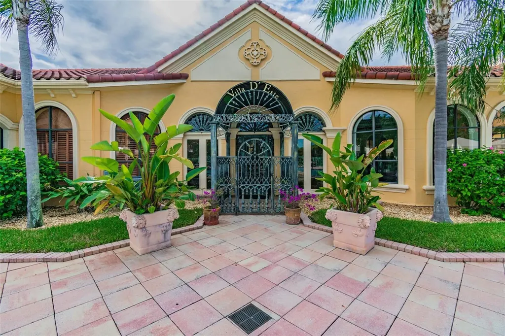 2717 Via Cipriani Clearwater FL 33764