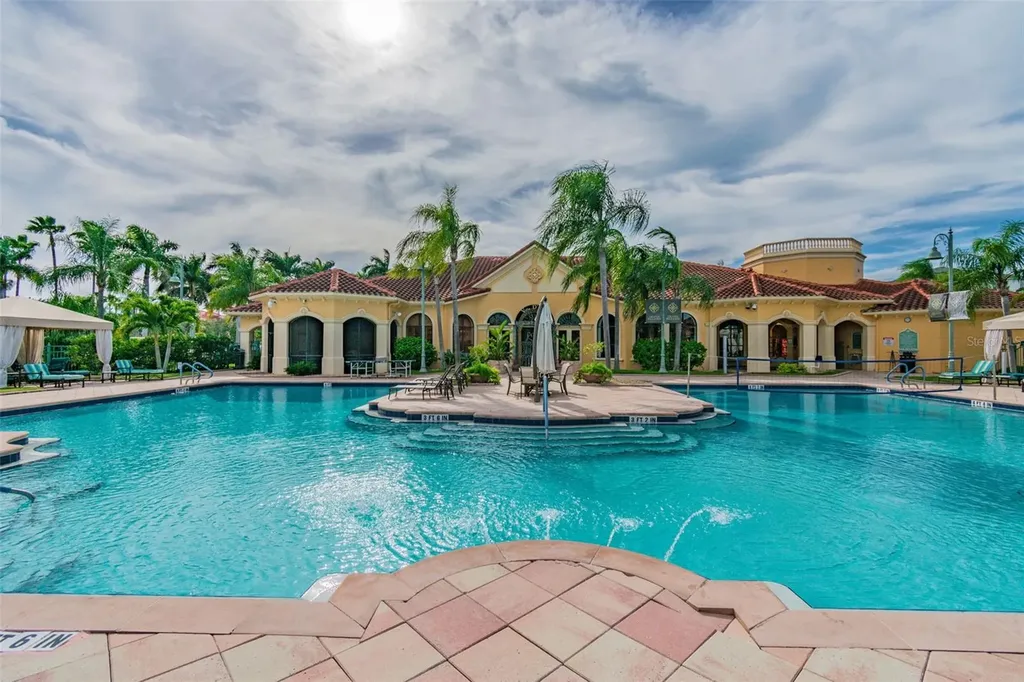 2717 Via Cipriani Clearwater FL 33764