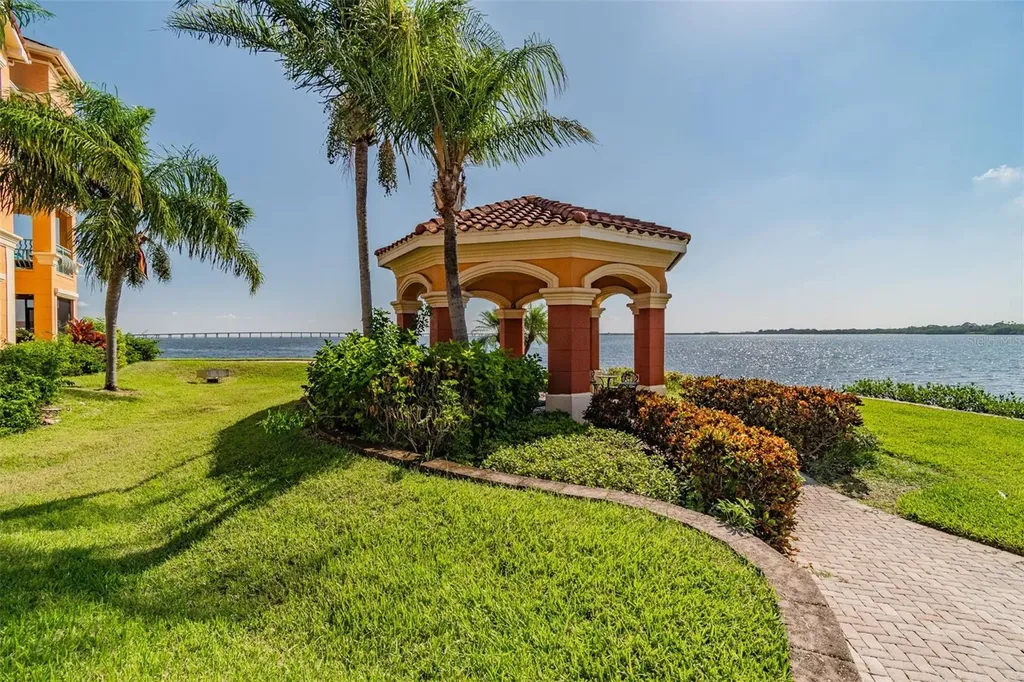 2717 Via Cipriani Clearwater FL 33764