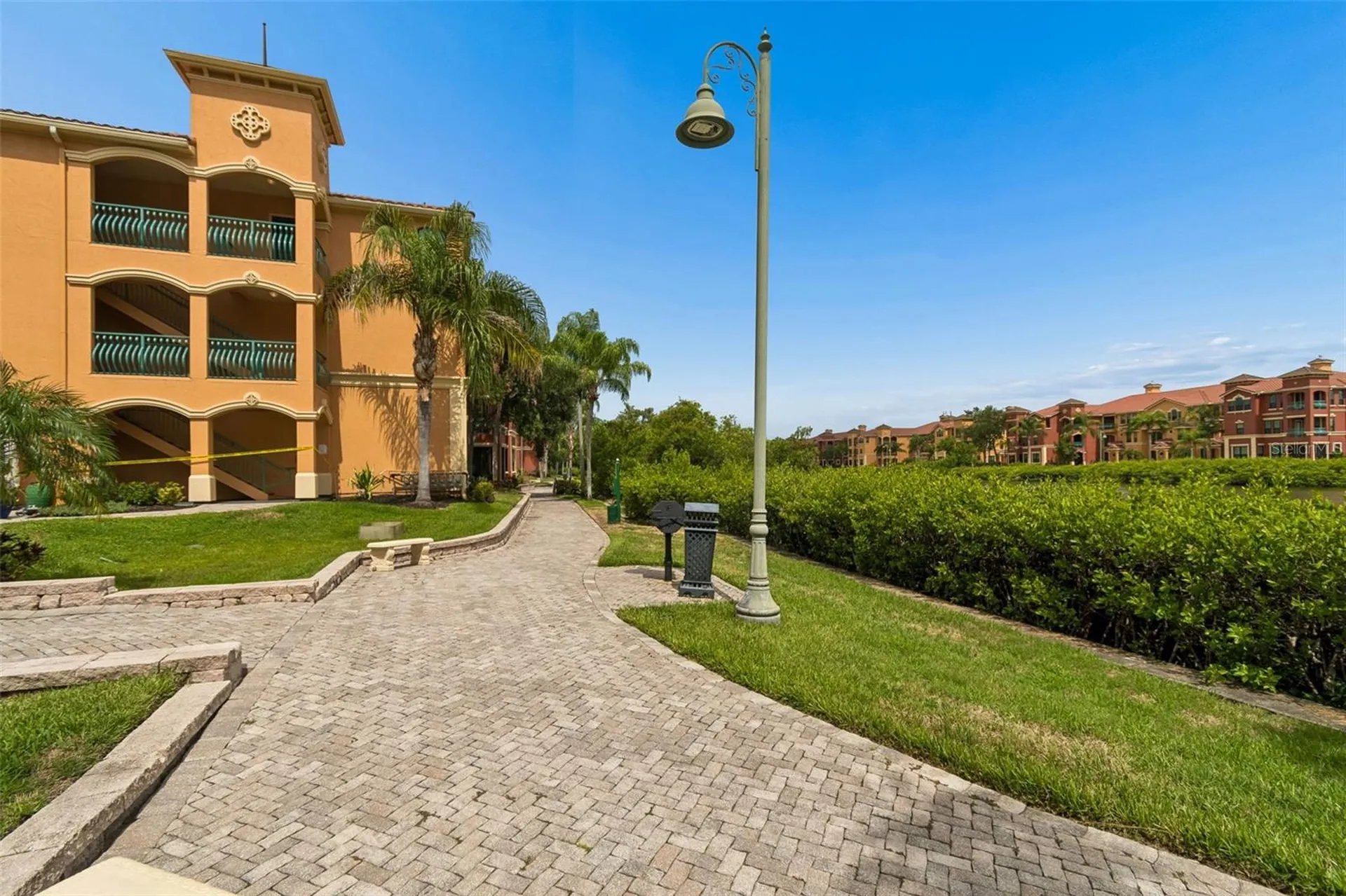 2717 Via Cipriani Clearwater FL 33764