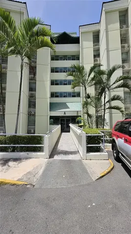 17 Regina Medina Guaynabo PR 00969
