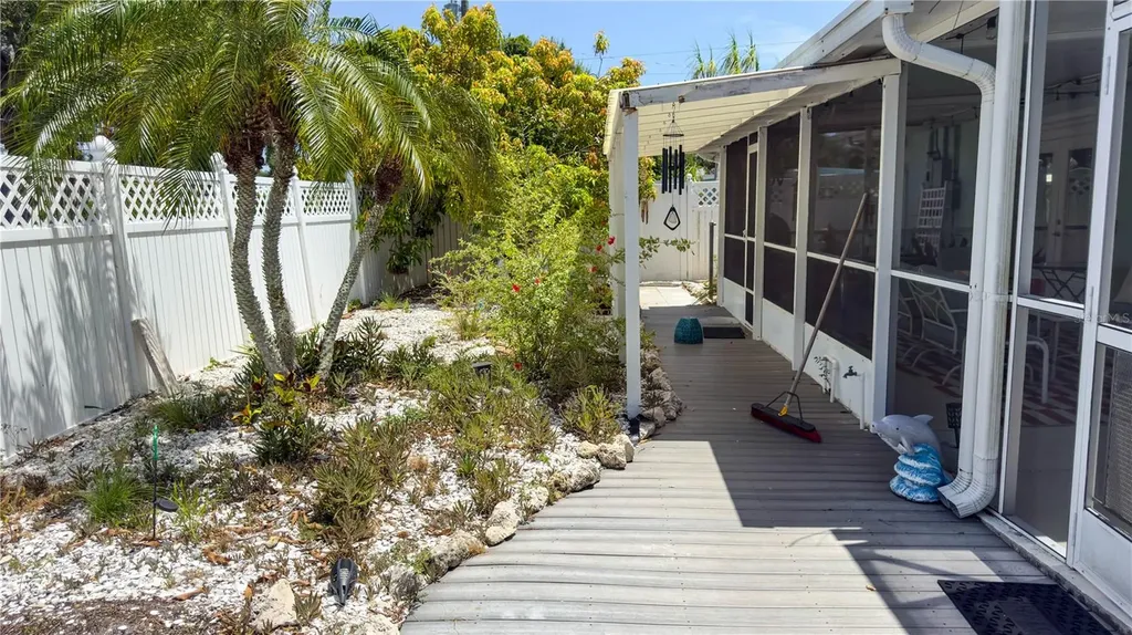 2215 Alvarado Lane Sarasota FL 34231