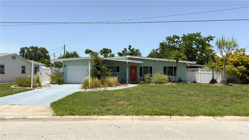 2215 Alvarado Lane Sarasota FL 34231