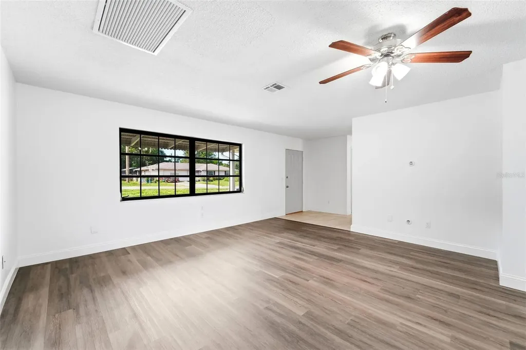 1360 N Old Mill Drive Deltona FL 32725