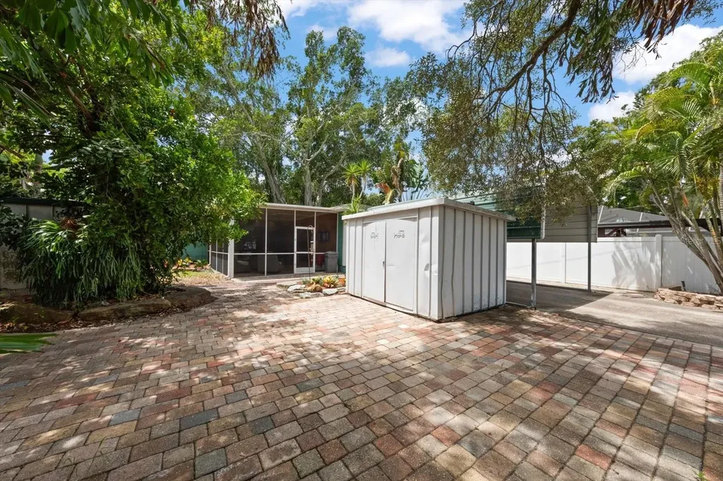 5015 20th Avenue N St Petersburg FL 33710