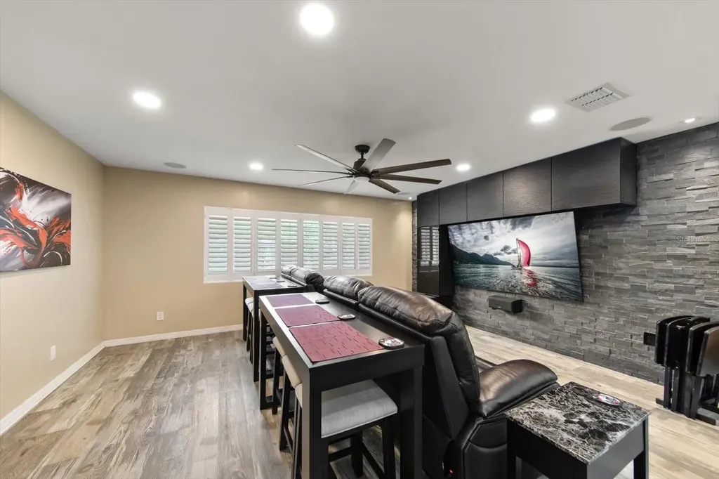 5015 20th Avenue N St Petersburg FL 33710