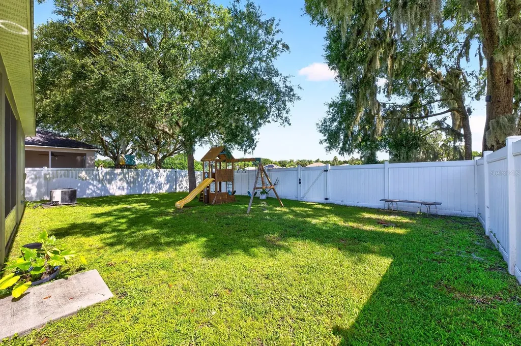 233 W Fiesta Key Loop Deland FL 32720