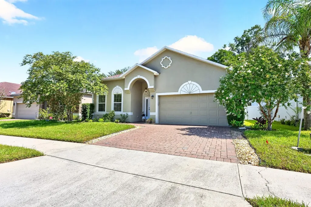 233 W Fiesta Key Loop Deland FL 32720