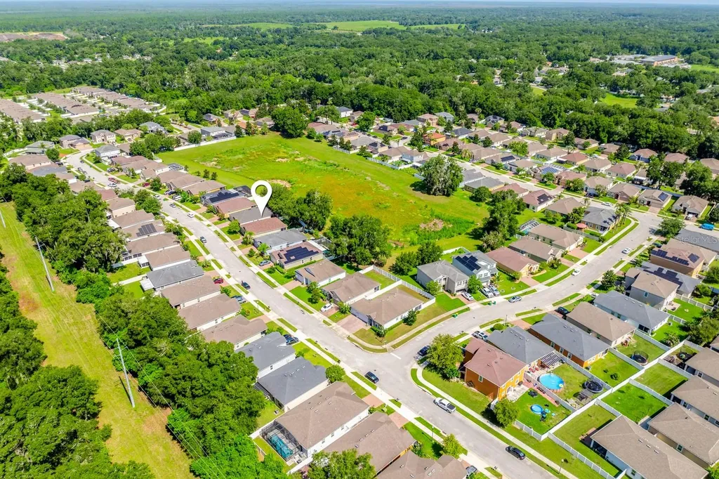 233 W Fiesta Key Loop Deland FL 32720
