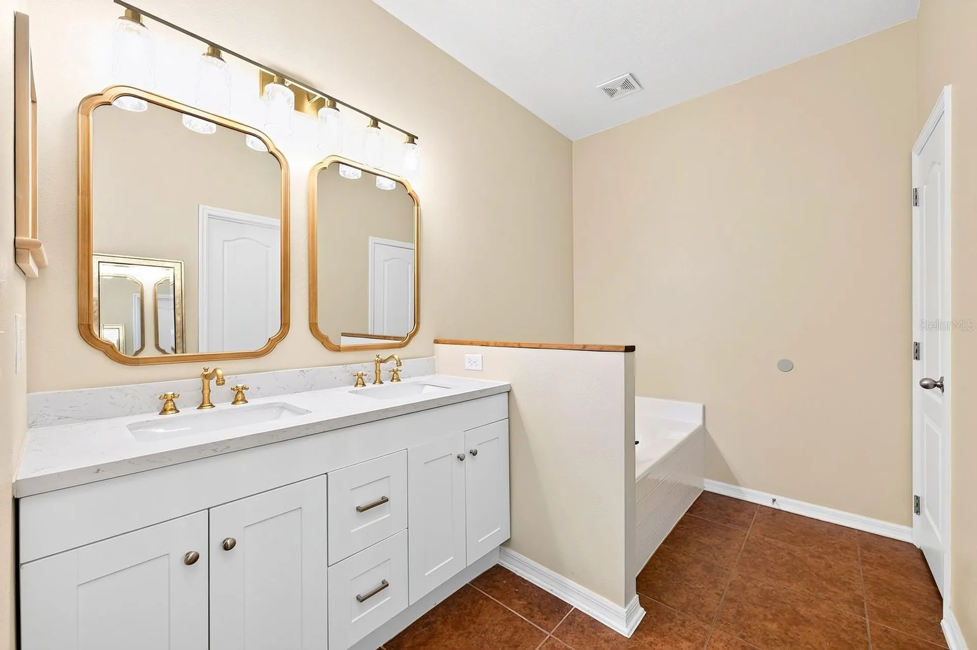 233 W Fiesta Key Loop Deland FL 32720