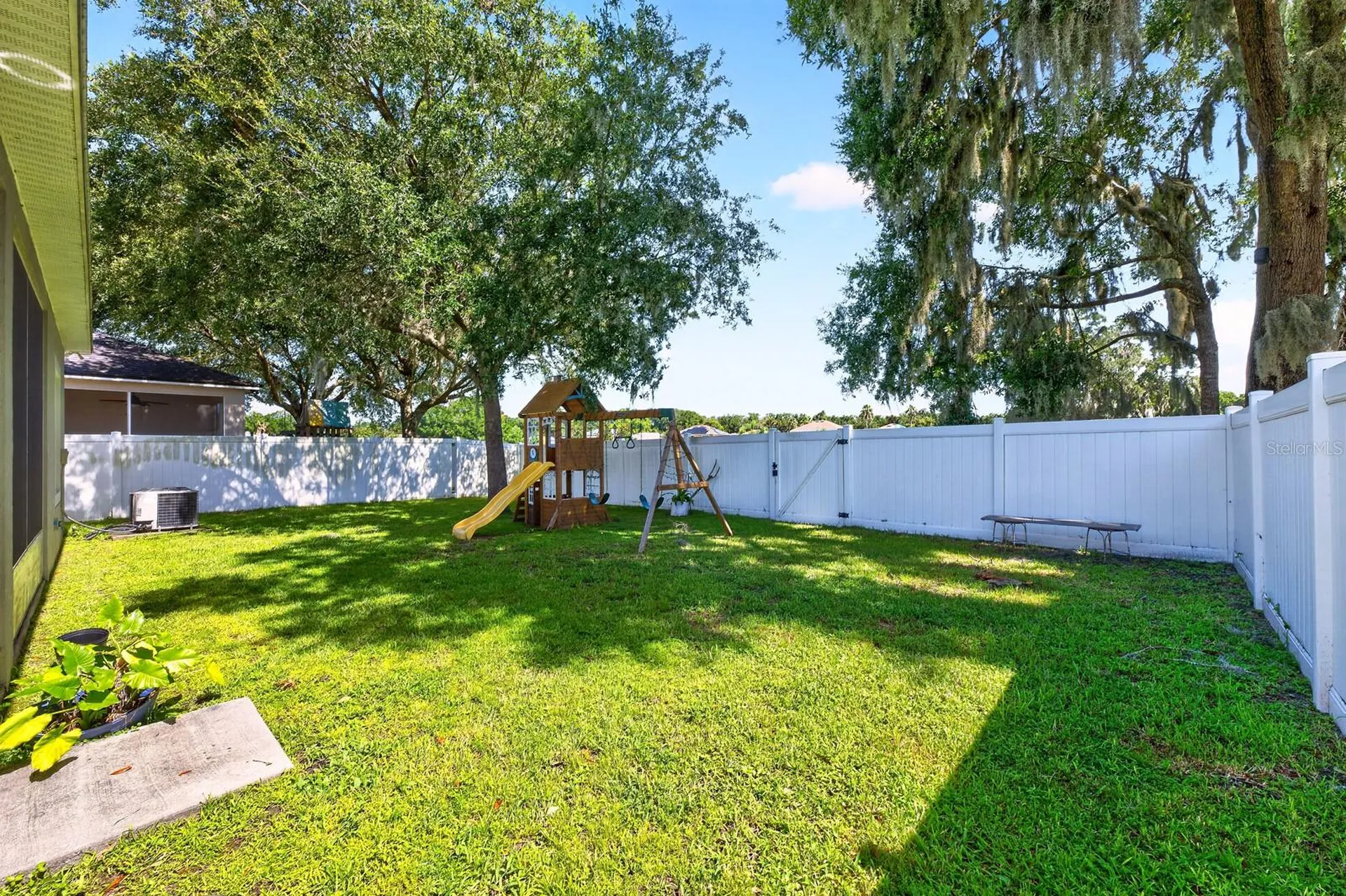 233 W Fiesta Key Loop Deland FL 32720