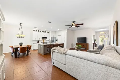 233 W Fiesta Key Loop Deland FL 32720