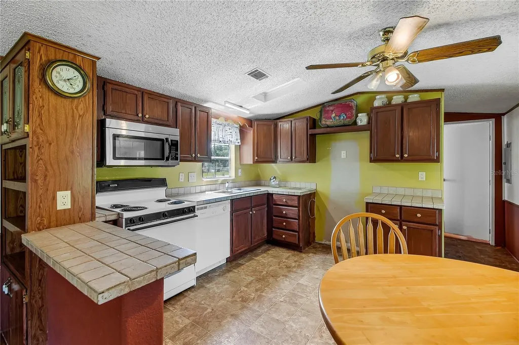 7438 Cr 663 Bushnell FL 33513