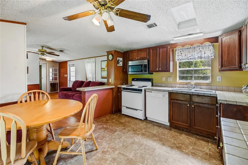 7438 Cr 663 Bushnell FL 33513