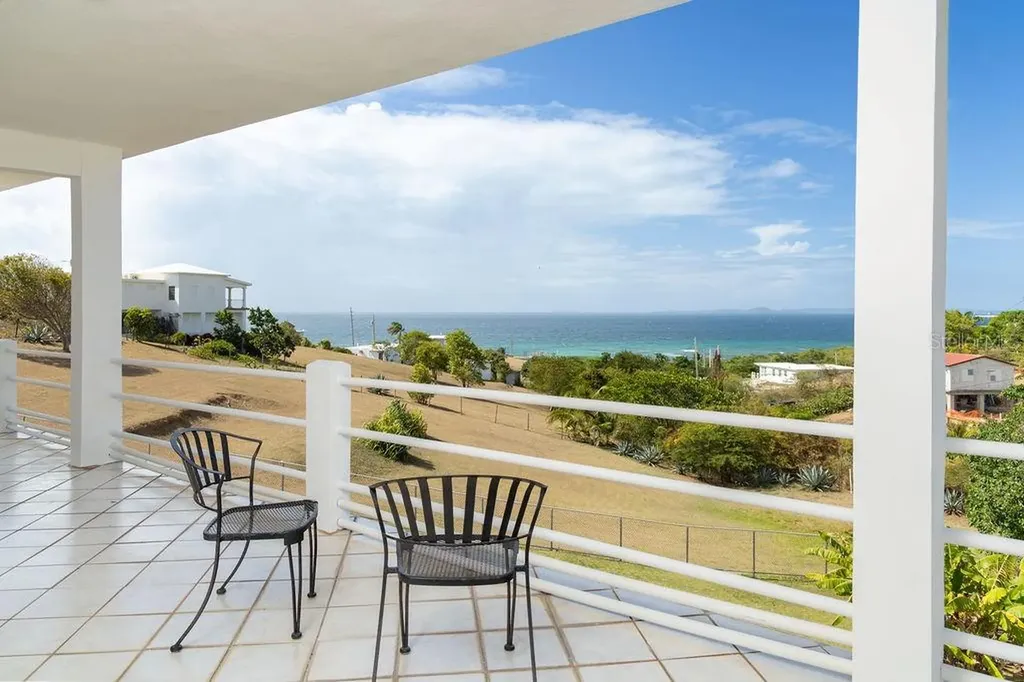 759B Com. Villa Borinquen Vieques PR 00765