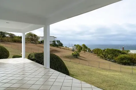 759B Com. Villa Borinquen Vieques PR 00765