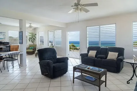 759B Com. Villa Borinquen Vieques PR 00765
