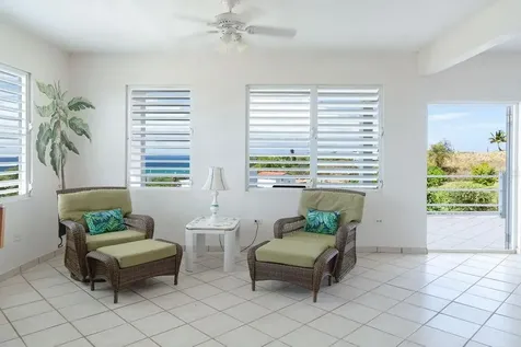 759B Com. Villa Borinquen Vieques PR 00765