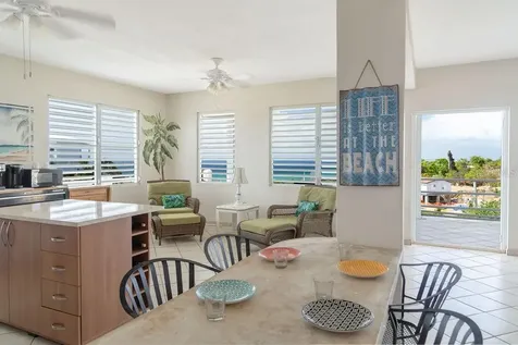 759B Com. Villa Borinquen Vieques PR 00765