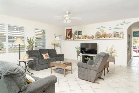 759B Com. Villa Borinquen Vieques PR 00765