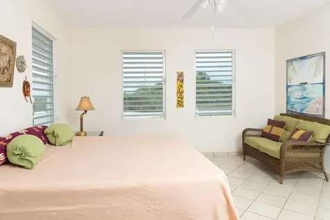 759B Com. Villa Borinquen Vieques PR 00765