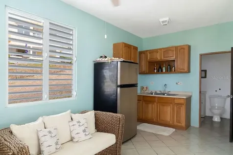 759B Com. Villa Borinquen Vieques PR 00765