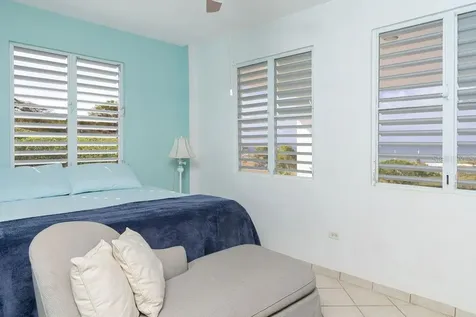 759B Com. Villa Borinquen Vieques PR 00765