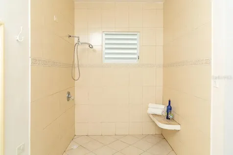 759B Com. Villa Borinquen Vieques PR 00765