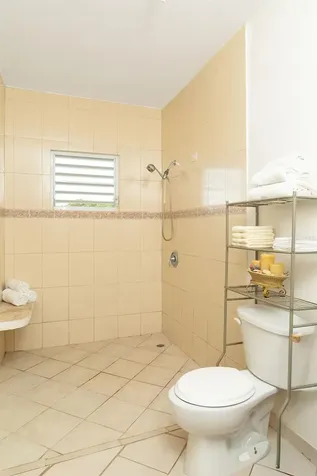 759B Com. Villa Borinquen Vieques PR 00765