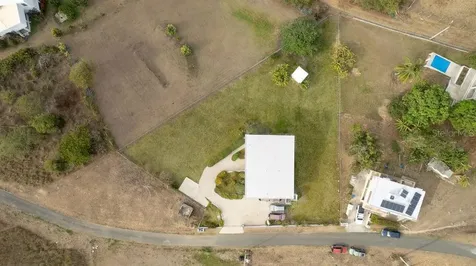 759B Com. Villa Borinquen Vieques PR 00765