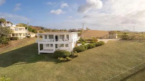 759B Com. Villa Borinquen Vieques PR 00765