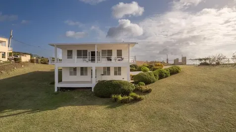 759B Com. Villa Borinquen Vieques PR 00765