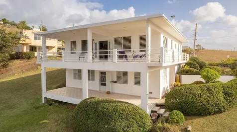 759B Com. Villa Borinquen Vieques PR 00765