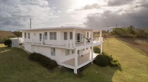 759B Com. Villa Borinquen Vieques PR 00765