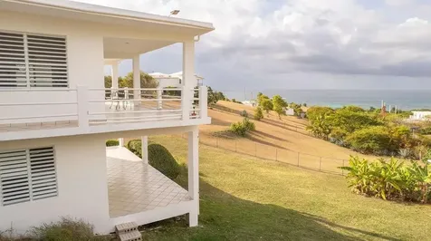 759B Com. Villa Borinquen Vieques PR 00765