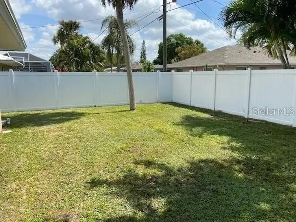 3654 Pin Oaks Street Sarasota FL 34232