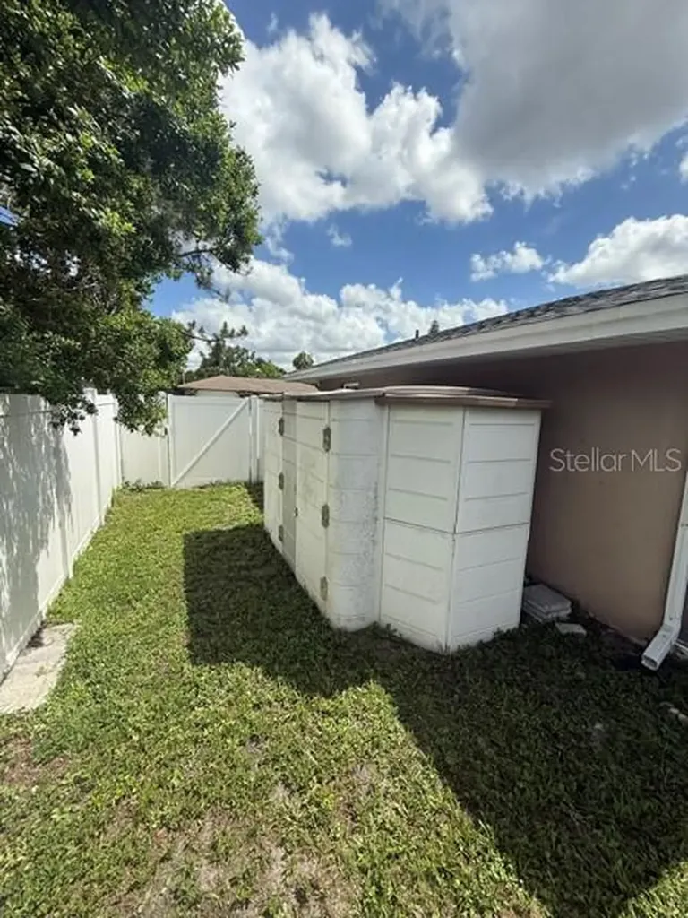 3654 Pin Oaks Street Sarasota FL 34232